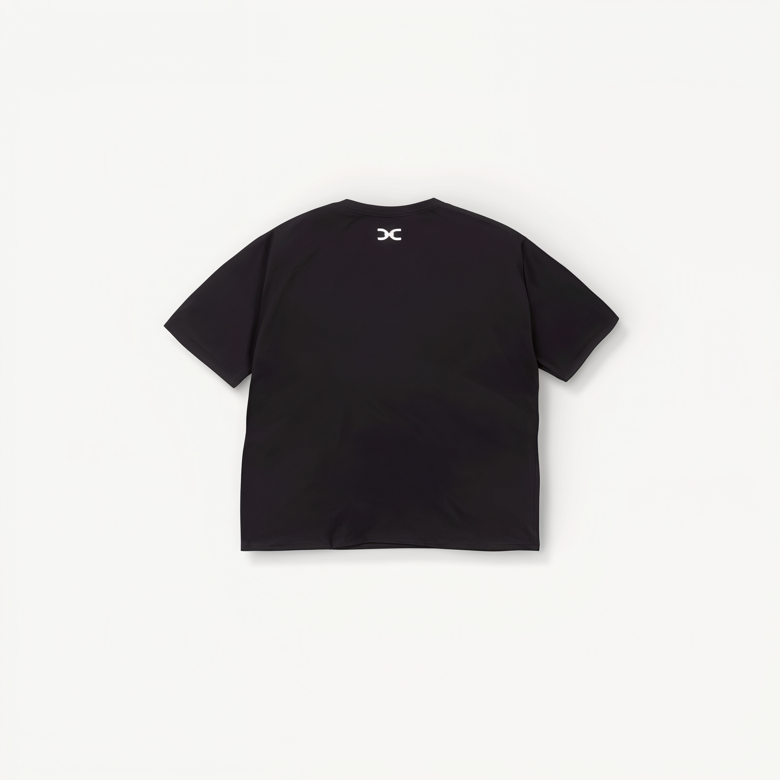 Black athletic t-shirt with ‘Elite’ ENVOLE logo in front of a white background back view.