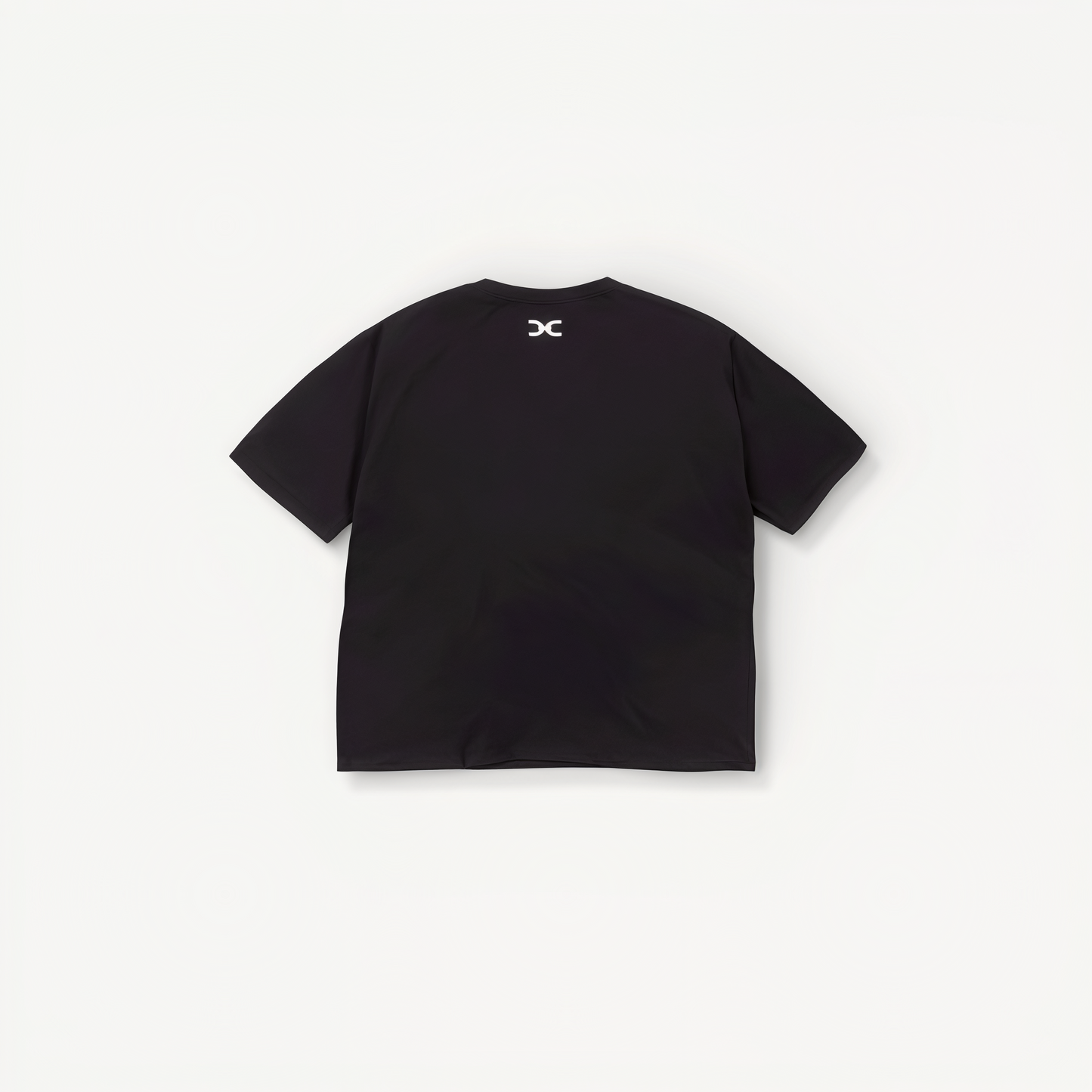 Black athletic t-shirt with ‘Elite’ ENVOLE logo in front of a white background back view.